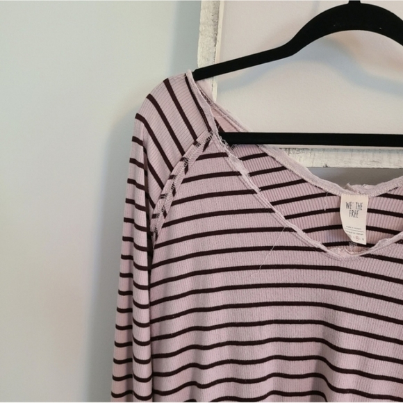Free People Top We the free womens Medium Ribbed flounce hem v-neck thumbholes - Picture 3 of 6